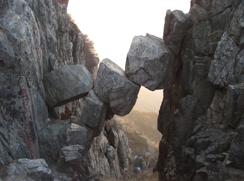 돌다리도 두들겨 보고 건너라 (Wikipedia 이미지)